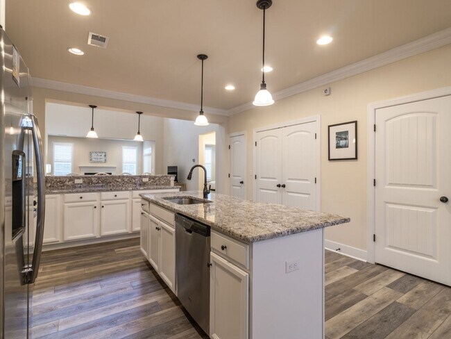 Foto del edificio - Spacious Furnished 4BR Townhome with First-Floor Owner’s Suite Near Rehoboth Beach - Sawgrass