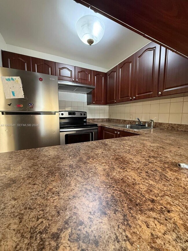 Foto del edificio - 4848 NW 24th Ct