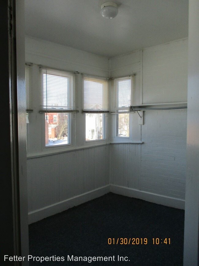 Building Photo - 2 E Powell Ave