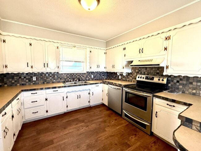 Building Photo - 3289 Cardinal Rd