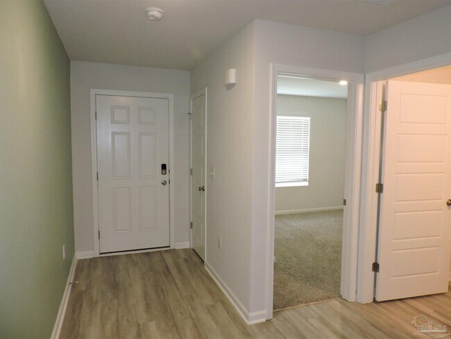 Foto del edificio - 5903 Laurel Oak Dr