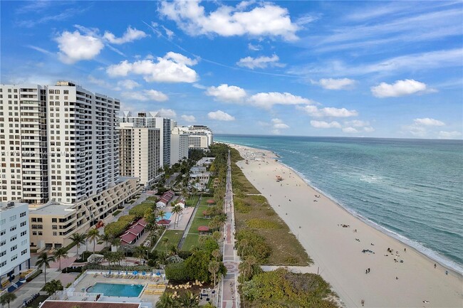 Foto del edificio - 2555 Collins Ave