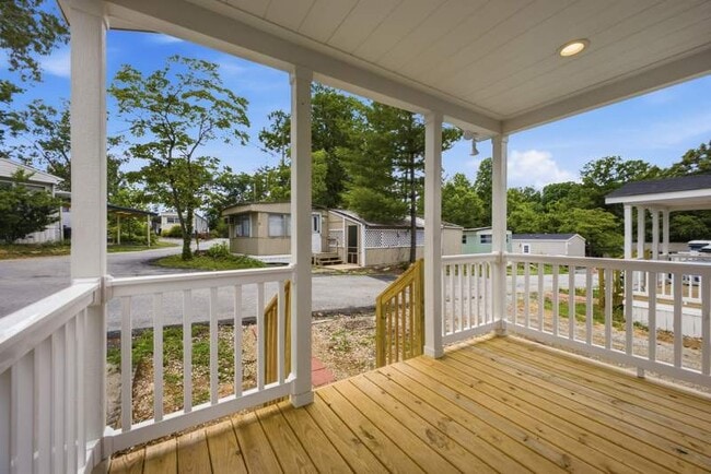 Foto del edificio - 84 Maple Path Ln