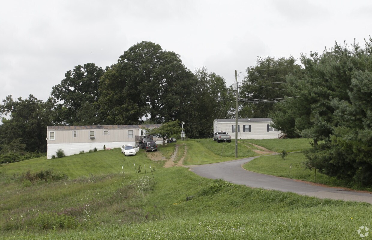 Primary Photo - Country Living Estates
