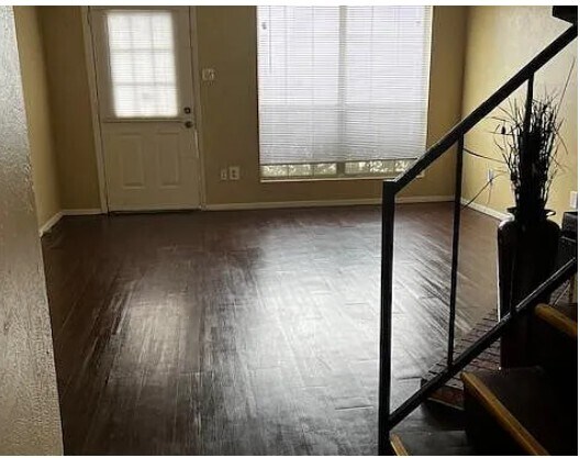 Foto del edificio - 10500 Lake June Rd