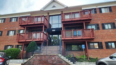 Building Photo - 202 Skyhill Rd