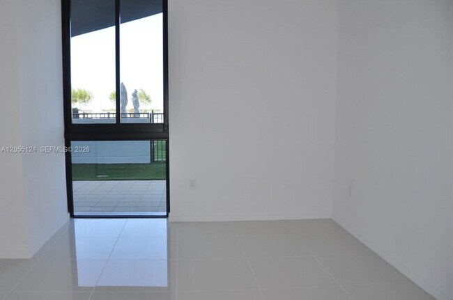 Foto del edificio - 5300 Paseo Blvd