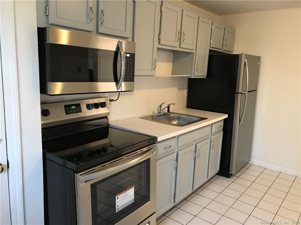 42 W Main St Unit 3, Clinton, CT 06413 Room for Rent in Clinton, CT