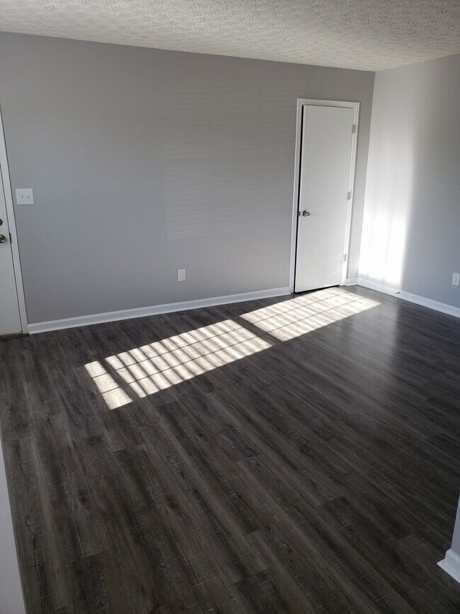 Building Photo - 2550 Augusta Blvd - 202