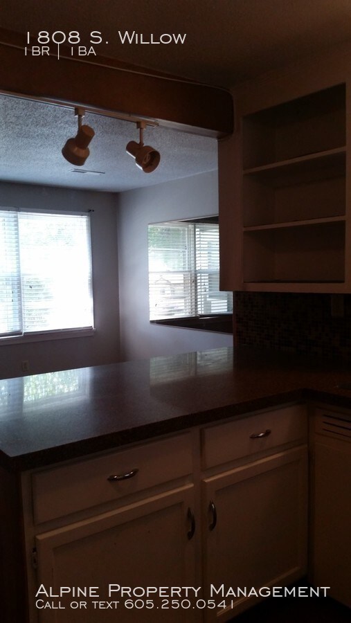 Foto del edificio - Centrally Located One Bedroom Twinhome!