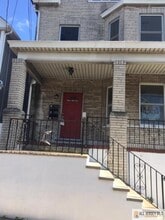Building Photo - 250 Somerset St