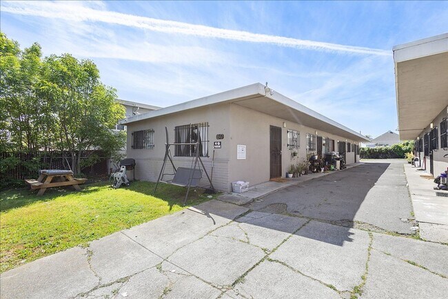 Building Photo - 1843-1847 E 25th St