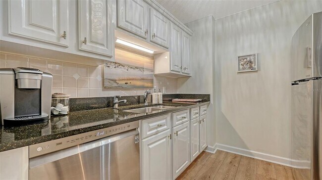 Building Photo - 750 N Tamiami Trl