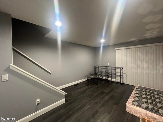 Building Photo - 4460 15 Mile Rd