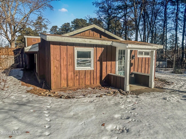 Foto del edificio - 196 Luzerne Rd