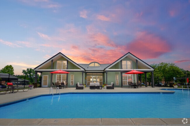 Sparkling Pool with Sundeck - Metropolitan Fishers