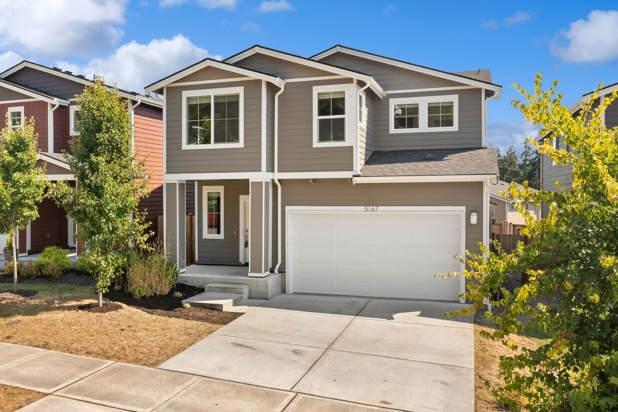 Foto principal - Newer 5 Bedroom Home off Loxie Eagans! Min...