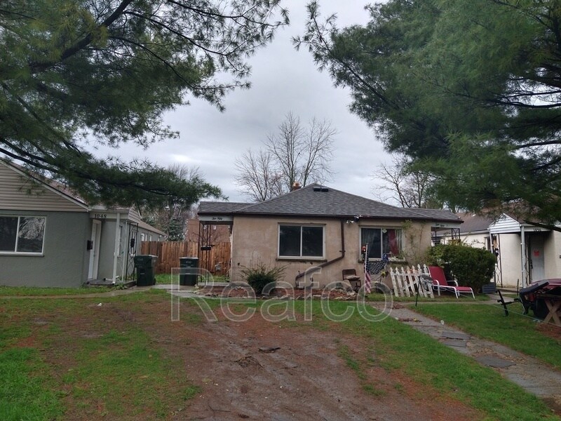 Primary Photo - 1050 Republic Ave