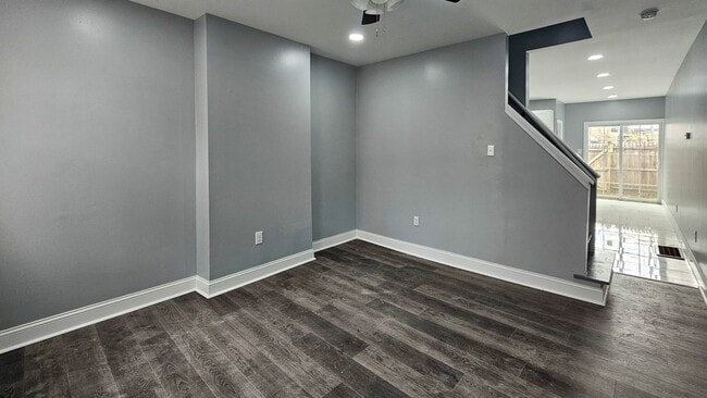 Building Photo - New Price!