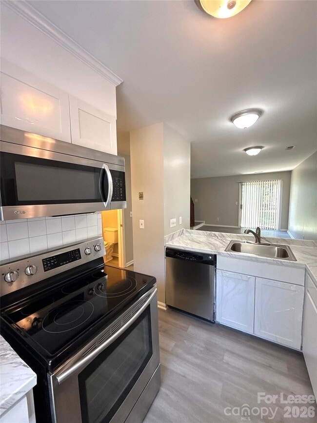 Building Photo - 4042 Briarhill Dr