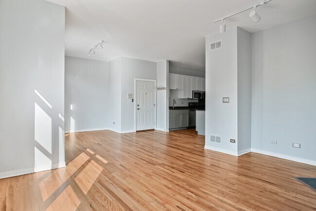 Building Photo - 946 W Fry St