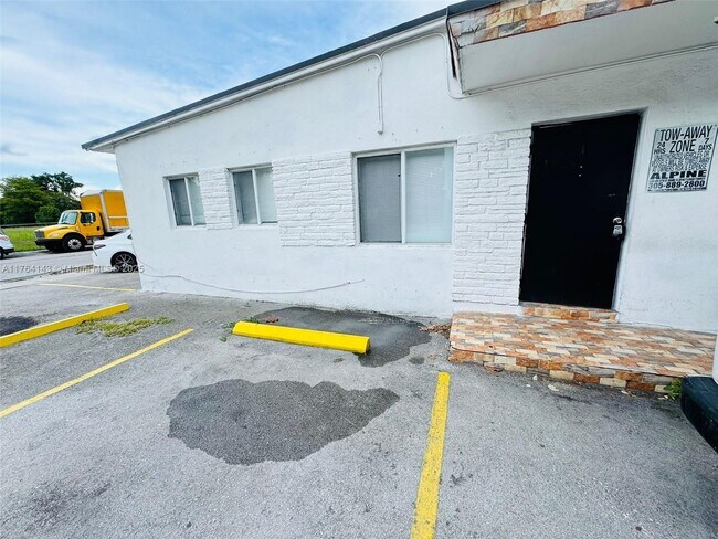 Building Photo - 2900 W Flagler St