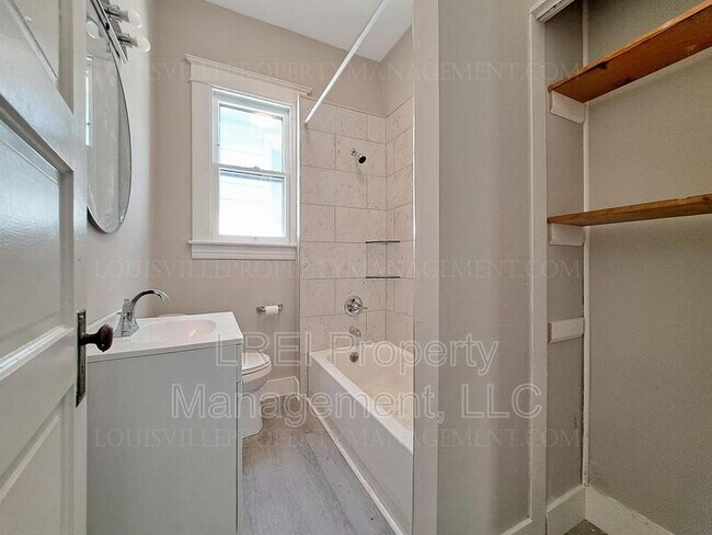 Building Photo - 642 S 35th St