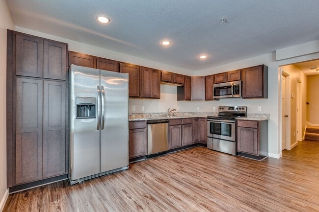 Building Photo - 3bd 2ba 2 car garage available dec 3 $1,74...
