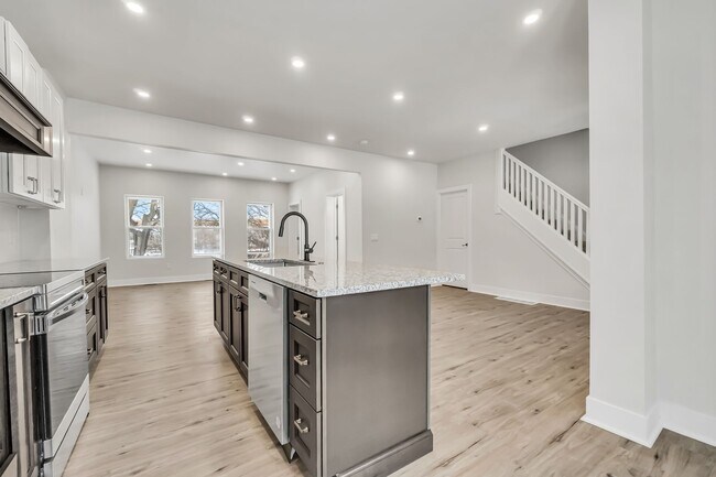 Área de cocina - 1655 E 118th St