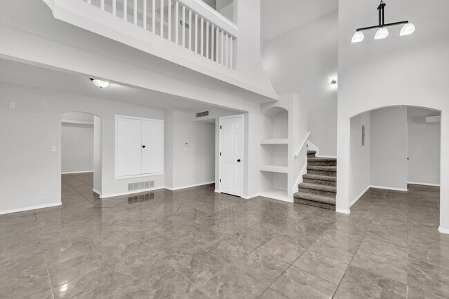 Building Photo - 10400 Valle Koki Dr