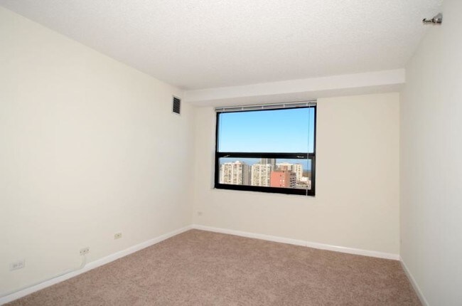Building Photo - 1141 N Dearborn St