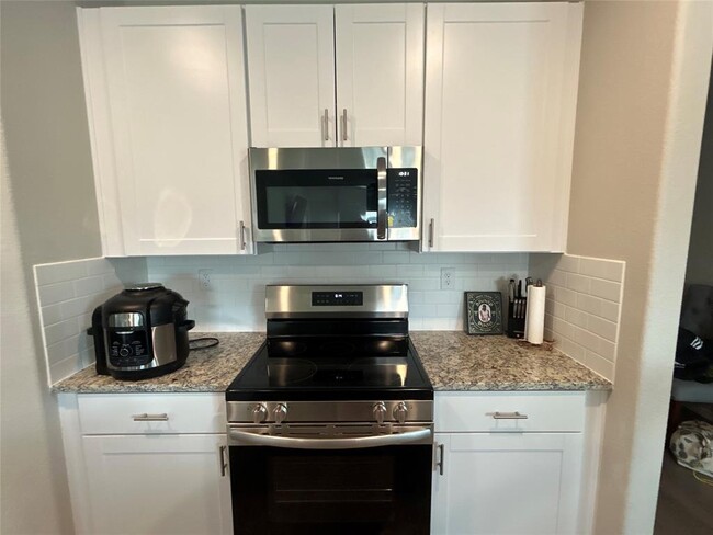 Building Photo - 603 Levine Ct