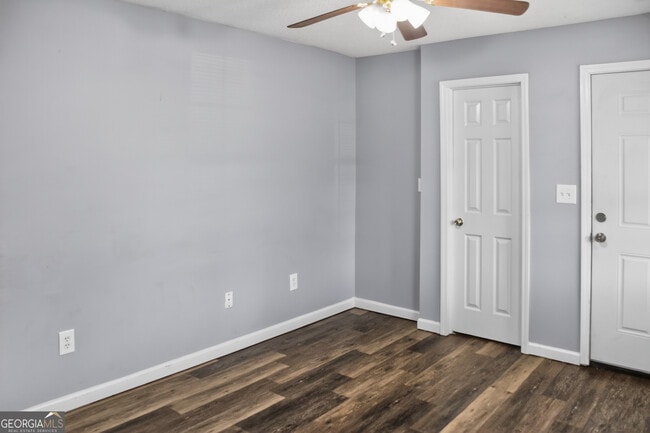 Building Photo - 1965 Karen Cir