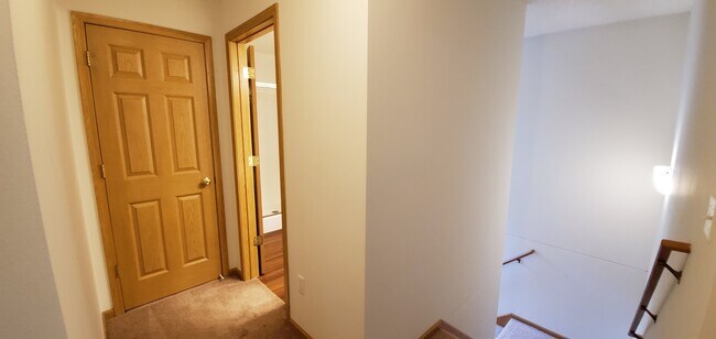 Building Photo - 5128 Lincoln Dr