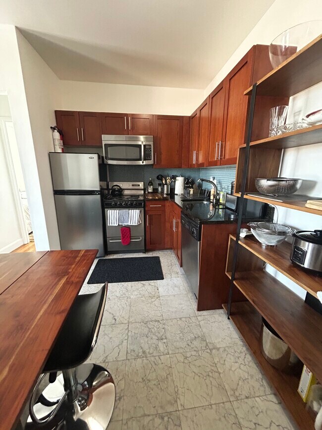 Building Photo - 483 Beacon St