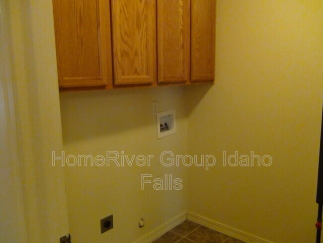 Foto del edificio - 2470 Virlow St