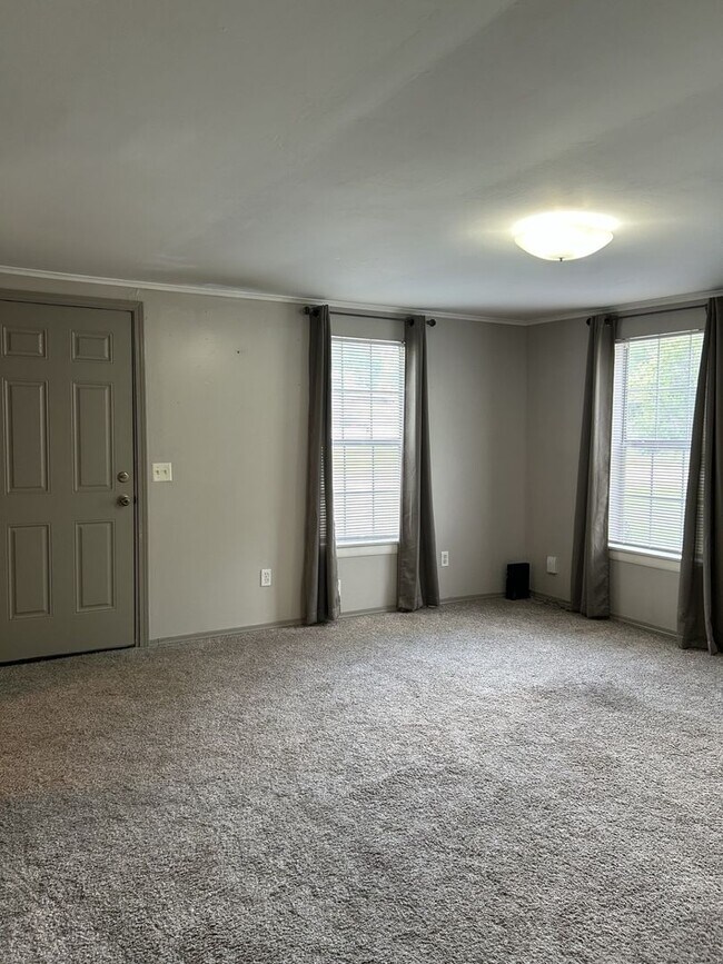 Building Photo - Move-In Special - Dropped $100.00 Off Mont...