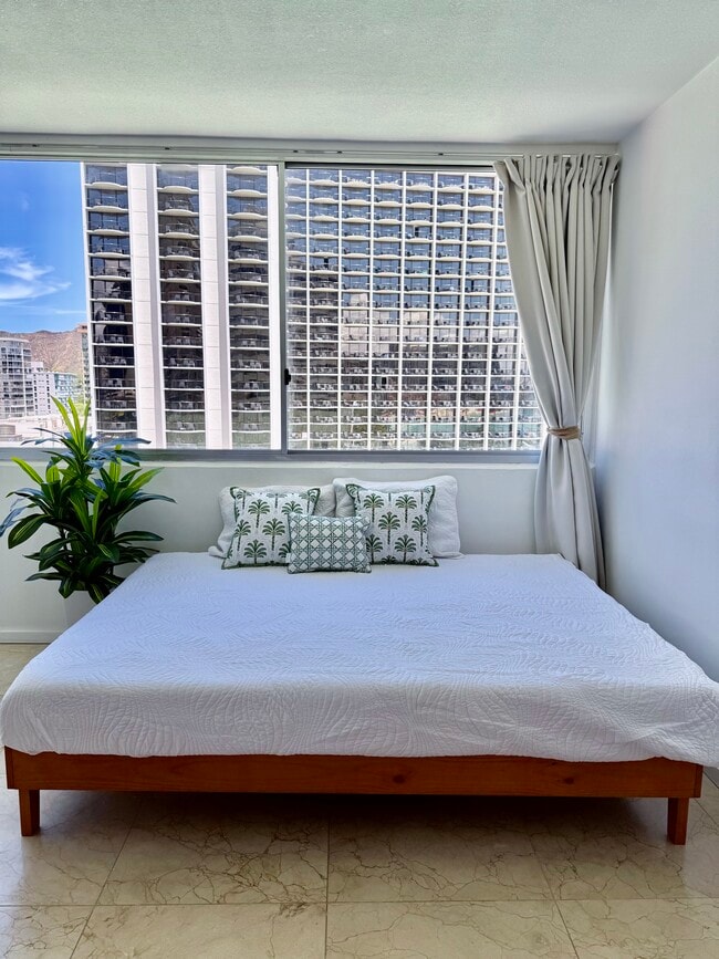 Photo - 2500 Kalakaua Ave Apartment