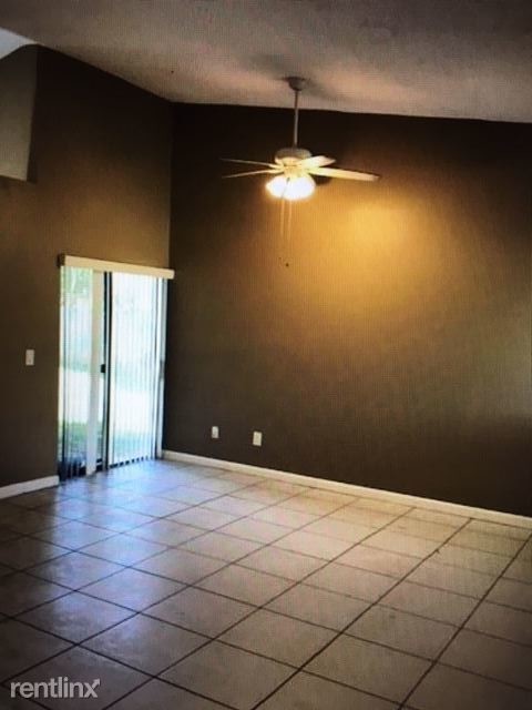 Foto del edificio - 3 br, 2 bath House - 1701 SW 86th Ter