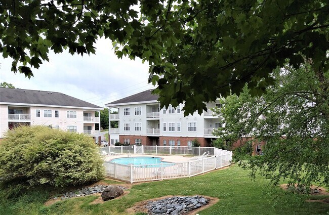 Foto del edificio - 8654 Coralbell Ln
