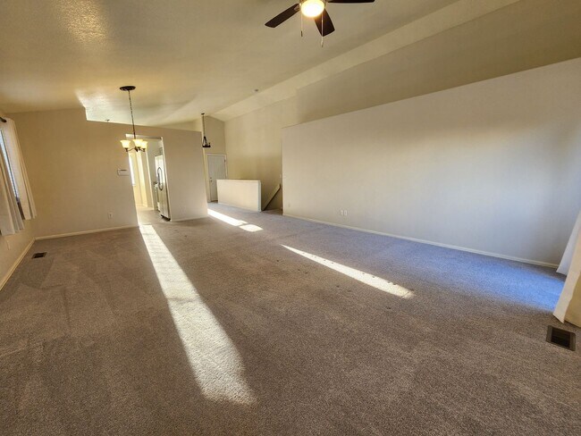 Foto del edificio - Stunning 3 Bed 2 Bath Home In Stetson Hills!!!