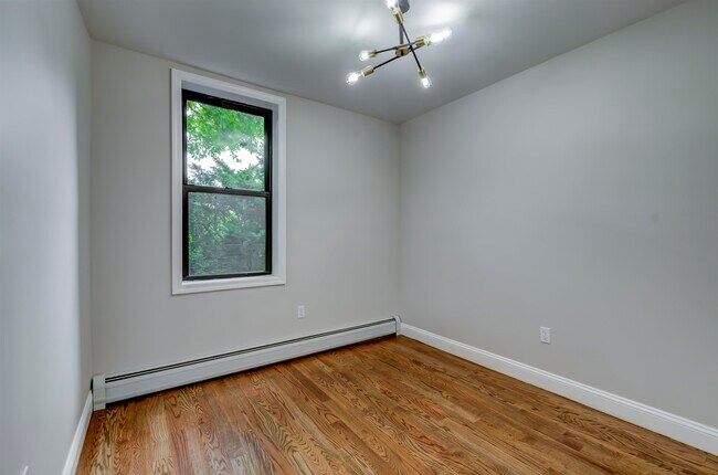 Foto del edificio - 333 Princeton Ave