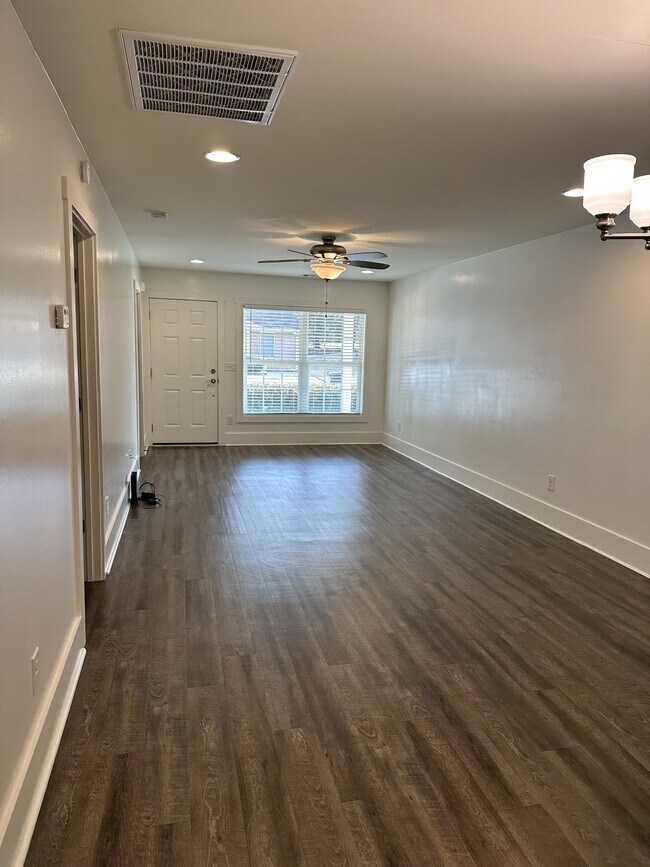 Foto del edificio - 95 Valley Dr