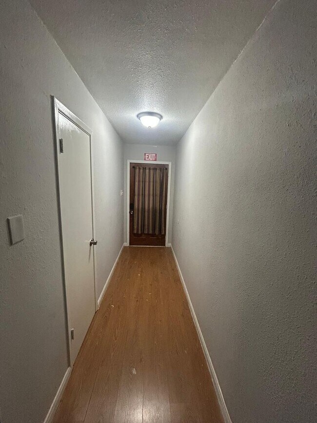 Building Photo - 6403 Ridge Creek Dr