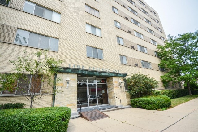 Primary Photo - 1400 Chicago Ave