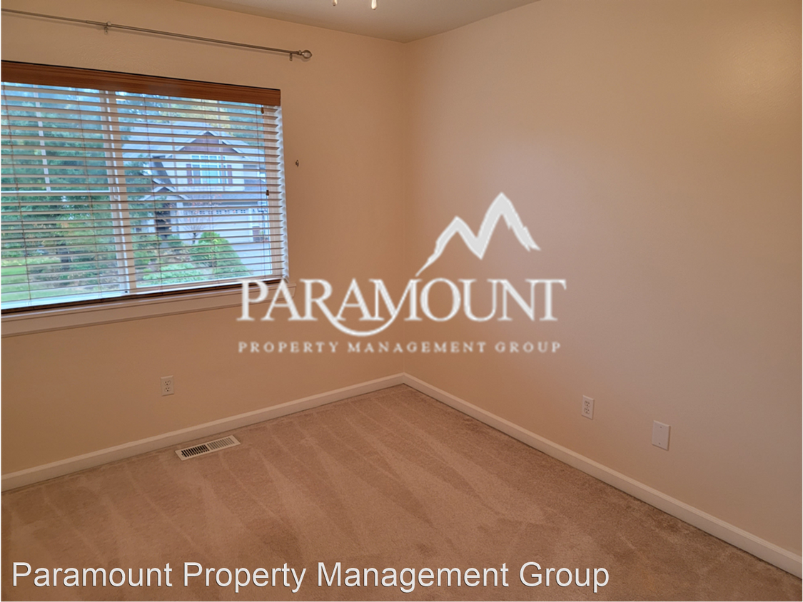 Foto principal - 4 br, 2.5 bath House - 7918 SE Yosemite Place