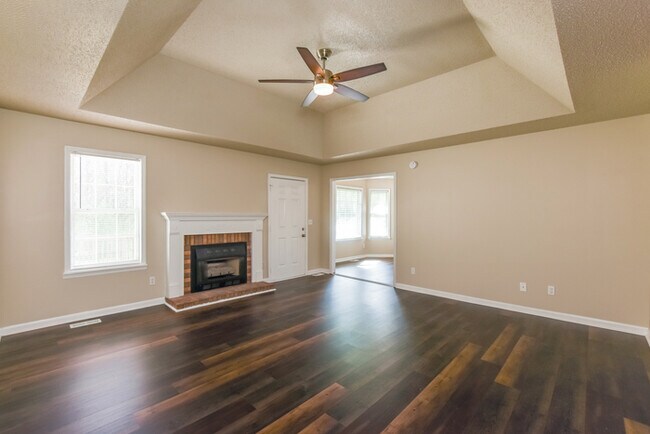 Building Photo - Beautiful 3 Bedroom Home