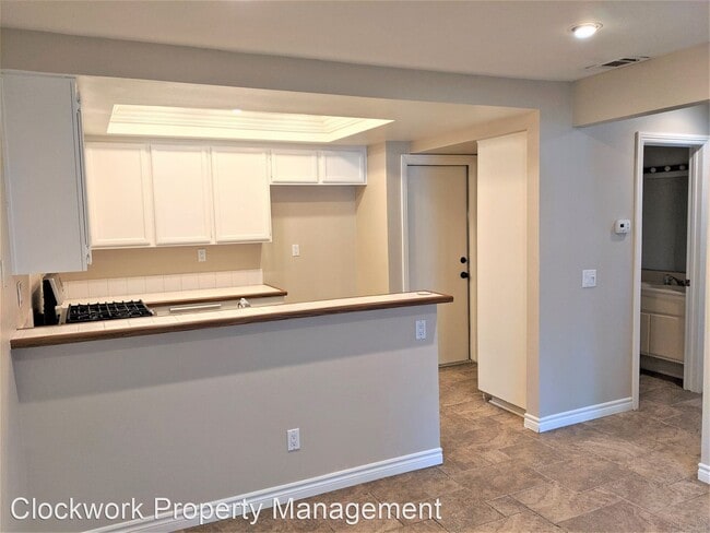 Building Photo - 2 br, 2.5 bath House - 6080 Old Village Road