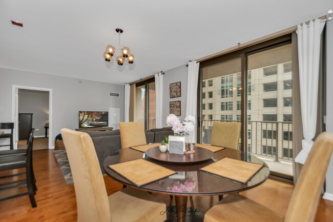 Dining room - 635 N Dearborn St