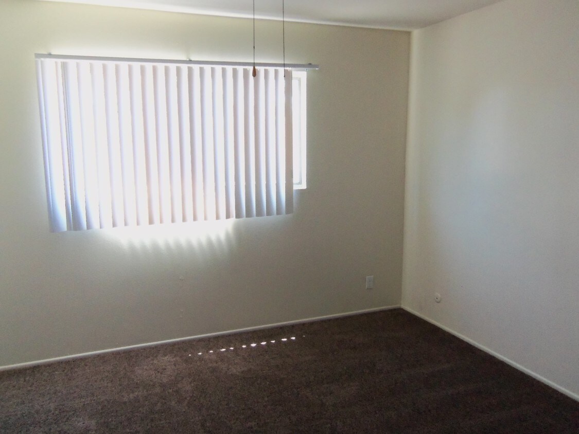 Building Photo - 4036 W El Rancho Ave